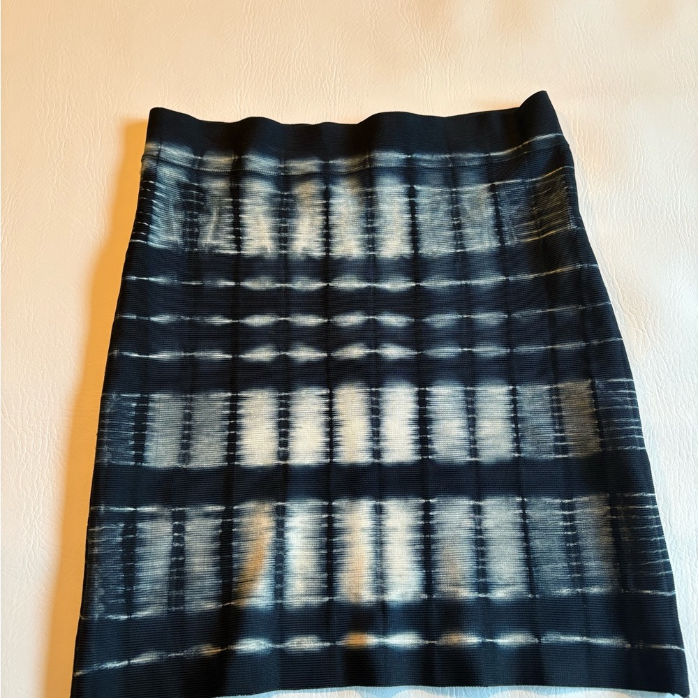 BCBGMaxAzria Black and Cream Mini Skirt